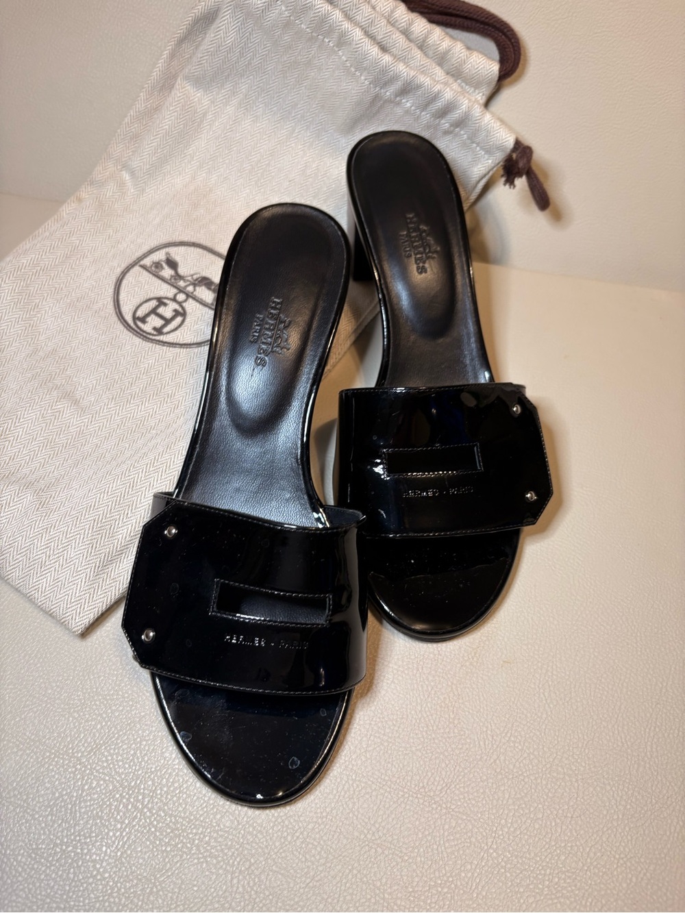 Hermès Oasis Black Patent Leather Heeled Sandals – Size 38.5